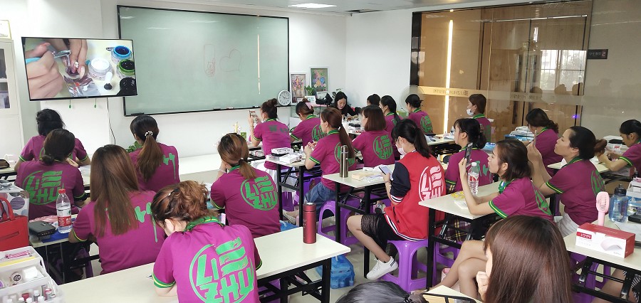 學(xué)美甲好嗎？工資高不高？