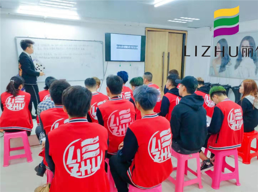 南寧麗竹美發(fā)課堂：當(dāng)你們享受的時候，別人在奔跑