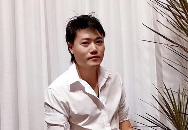 是真的很愛美發(fā)這行，才會投入大把時間和金錢