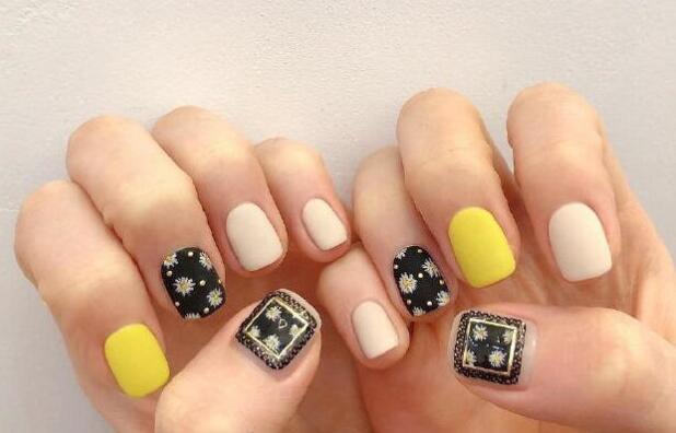 南寧美甲學校：五顏六色躍于“指”上的元氣美甲