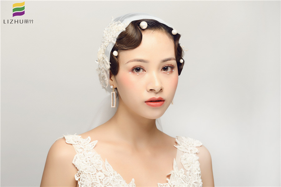 手推波紋復(fù)古新娘造型教程，南寧化妝學(xué)員是這么打造的