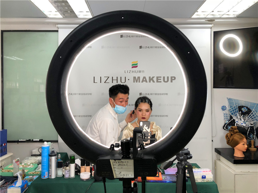 麗竹化妝課程抖音直播教學(xué)，大獲歡迎