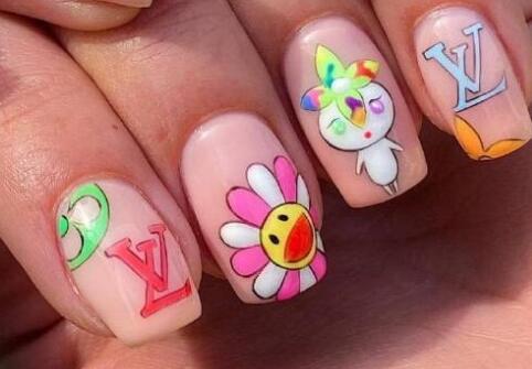 南寧美甲學(xué)校：看一眼就“上癮”的美甲作品