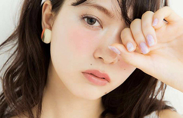 “剛睡醒妝”化妝教程，無(wú)辜又性感