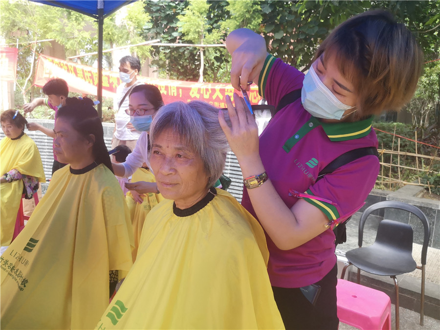 麗竹美發(fā)大篷車一路暢行，實(shí)踐出真知