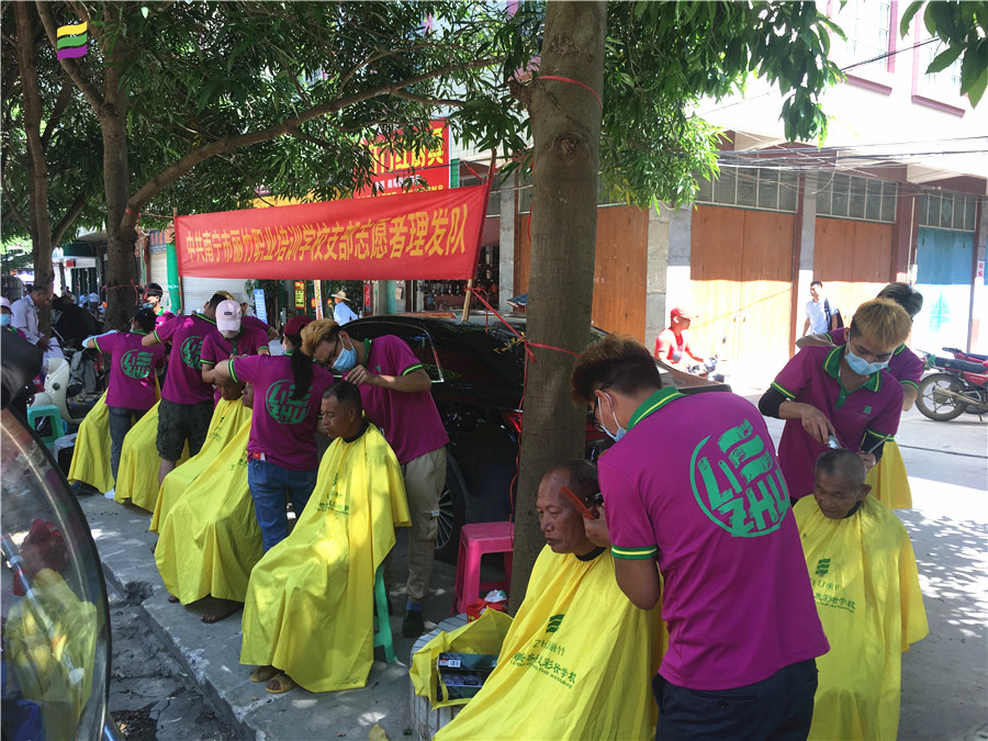 20200723雙橋鎮(zhèn)宣傳理發(fā)活動.jpg