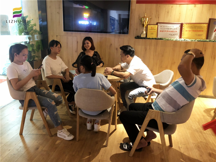 快來學美容美發(fā)美甲化妝紋繡美睫