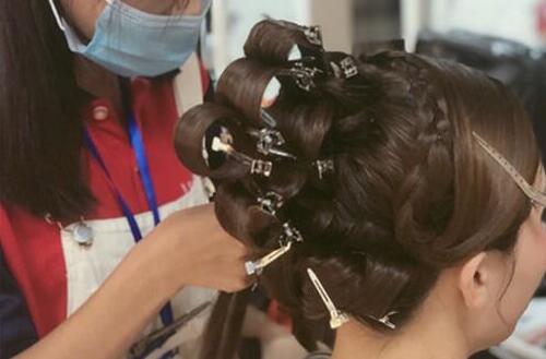 化妝課堂：基礎(chǔ)打牢，王冠不掉