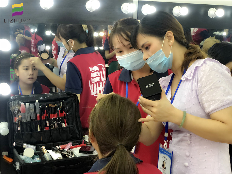 南寧化妝課堂：萬綠叢中一點(diǎn)紅