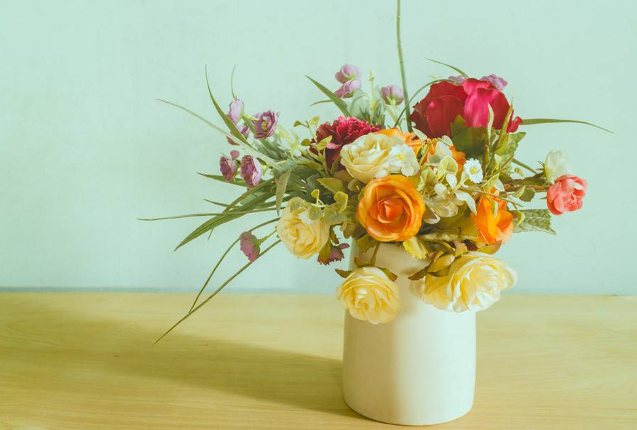 廣西插花學(xué)校：日常花瓶插花技巧