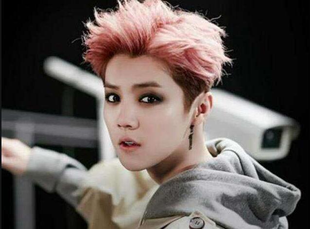 南寧化妝學(xué)校教你基礎(chǔ)煙熏妝教程