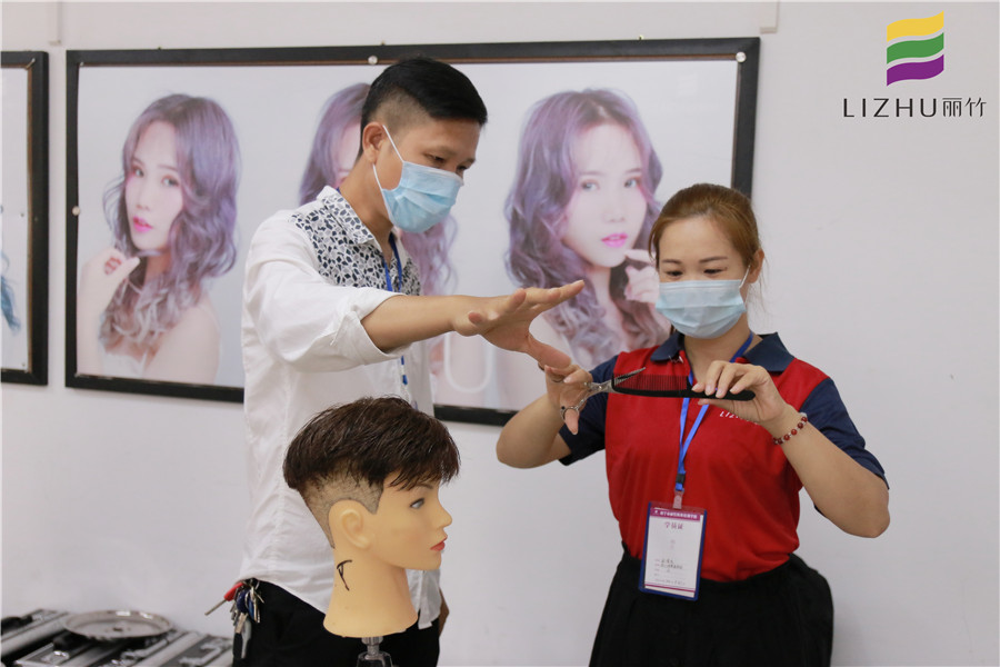 廣西美發(fā)師培訓(xùn)班學(xué)員學(xué)習(xí)成果