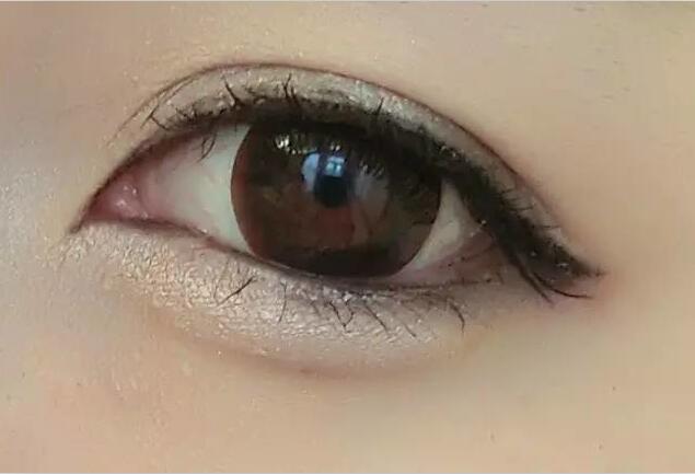 化妝教程：韓國(guó)臥蠶妝的詳細(xì)畫法