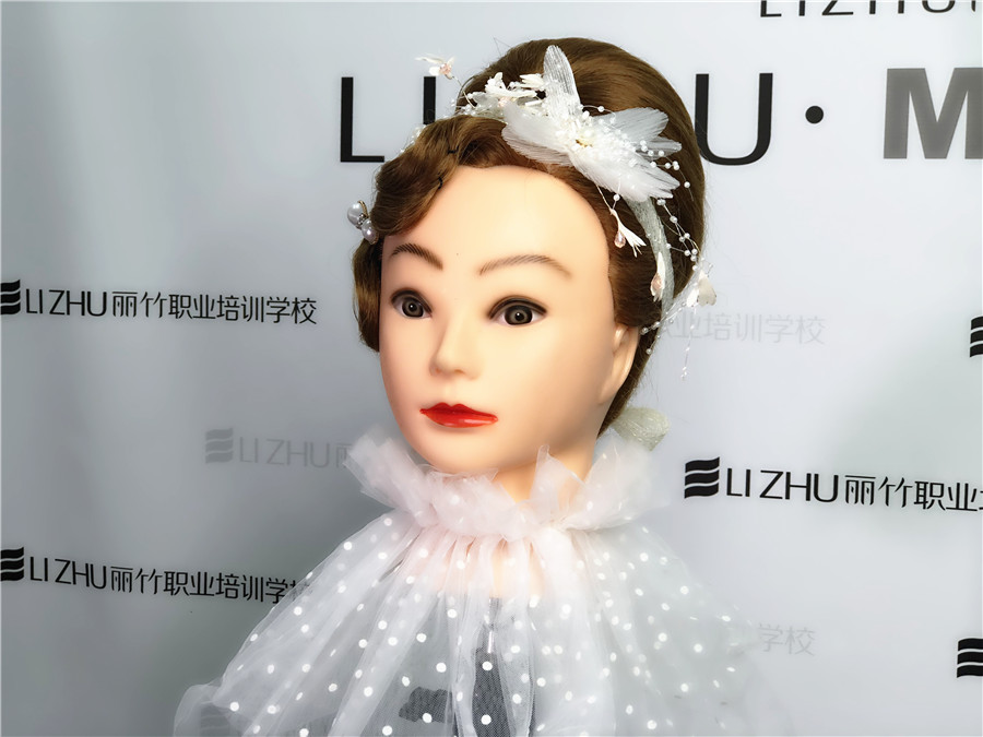 麗竹編發(fā)：復(fù)古秀禾時(shí)尚，統(tǒng)統(tǒng)有