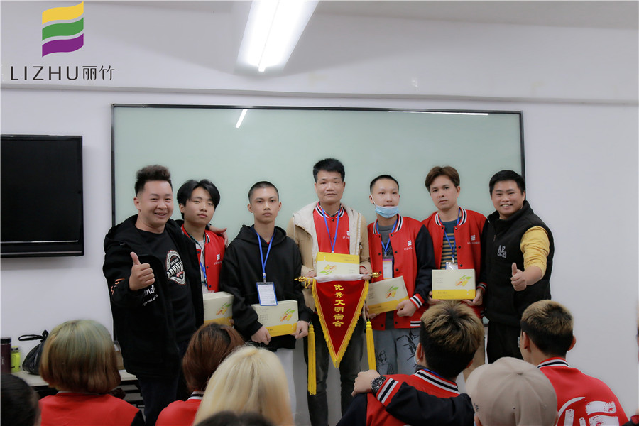 麗竹學校舉辦“文明宿舍”評比活動