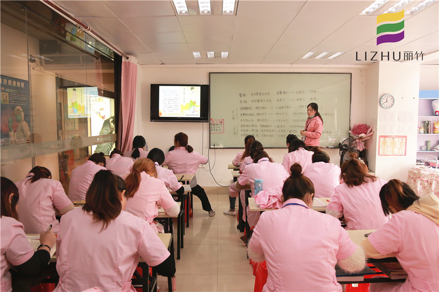 美容師學(xué)習(xí)的“一寸光陰一寸金”