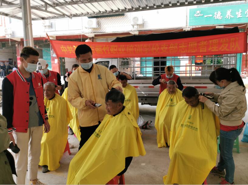 麗竹志愿者理發(fā)隊(duì)義剪服務(wù)似春風(fēng)