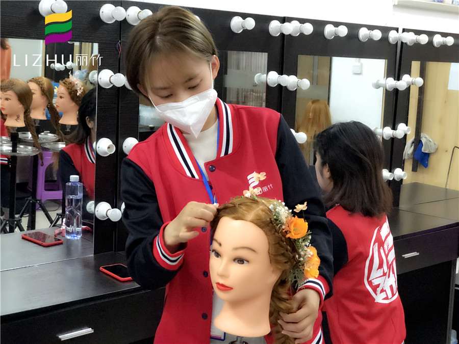 化妝學(xué)員感言：保持初心熱愛化妝