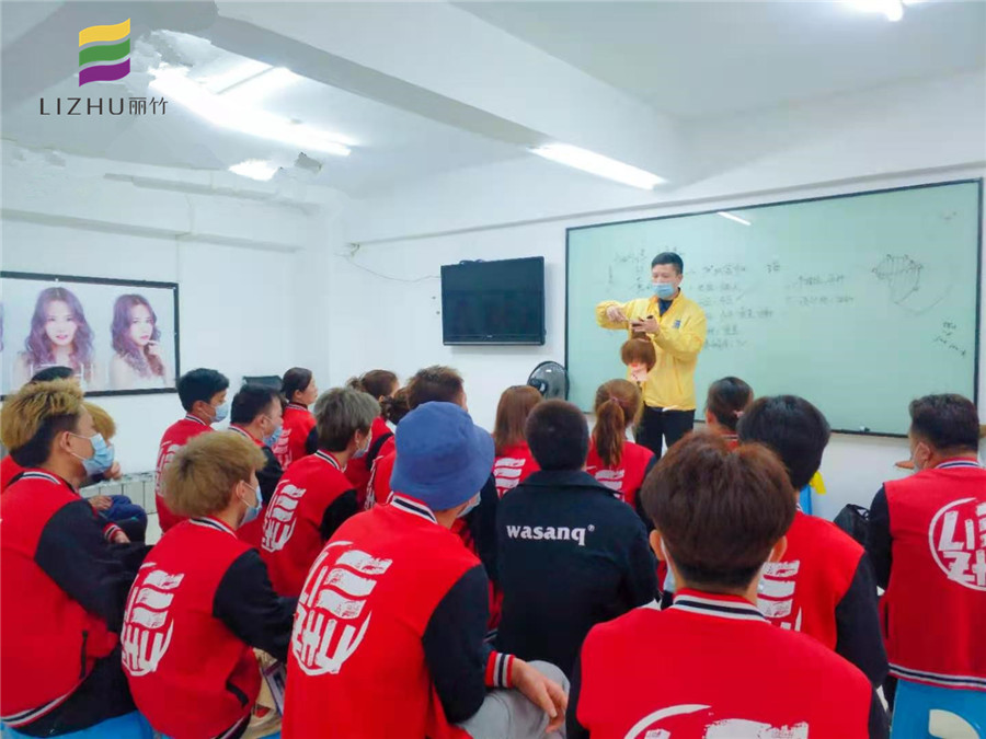 剪發(fā)的注意事項 | 南寧正規(guī)美發(fā)培訓(xùn)學(xué)校分享