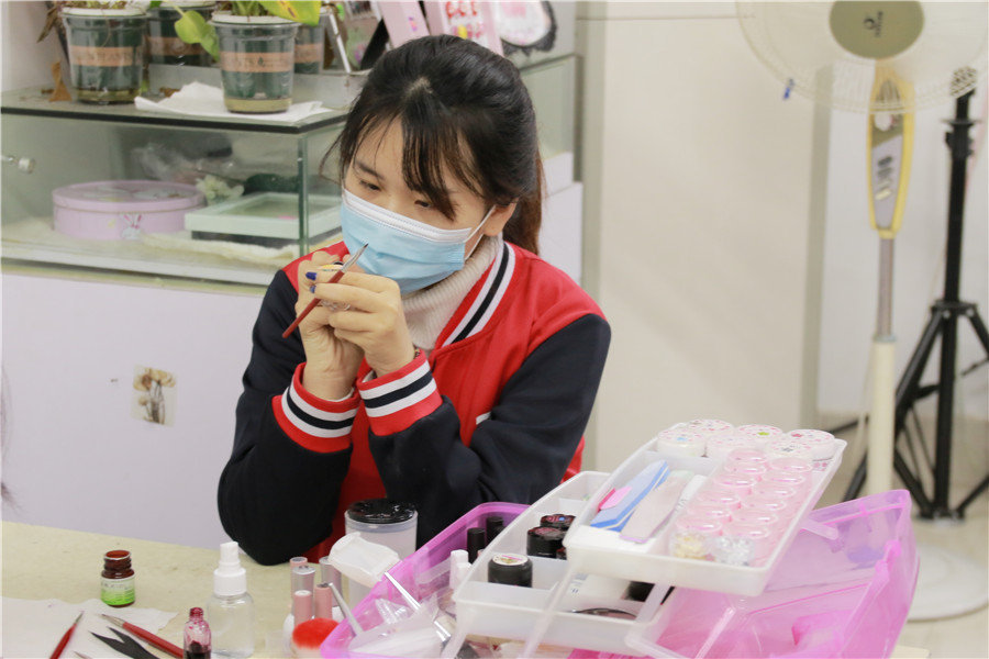 南寧美甲師培訓學什么？歡迎進班試聽美甲課程