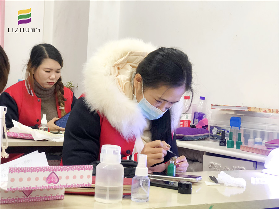 廣西美甲培訓(xùn)哪家好？看看美甲學(xué)員畢業(yè)感言