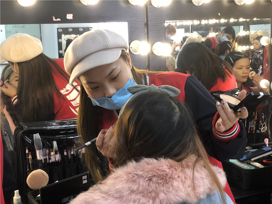 如何成為化妝師？南寧專業(yè)彩妝化妝學校告訴你