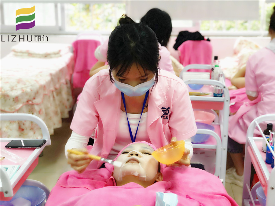 關(guān)注春季補水戰(zhàn)，看看南寧美容哪家教學(xué)好