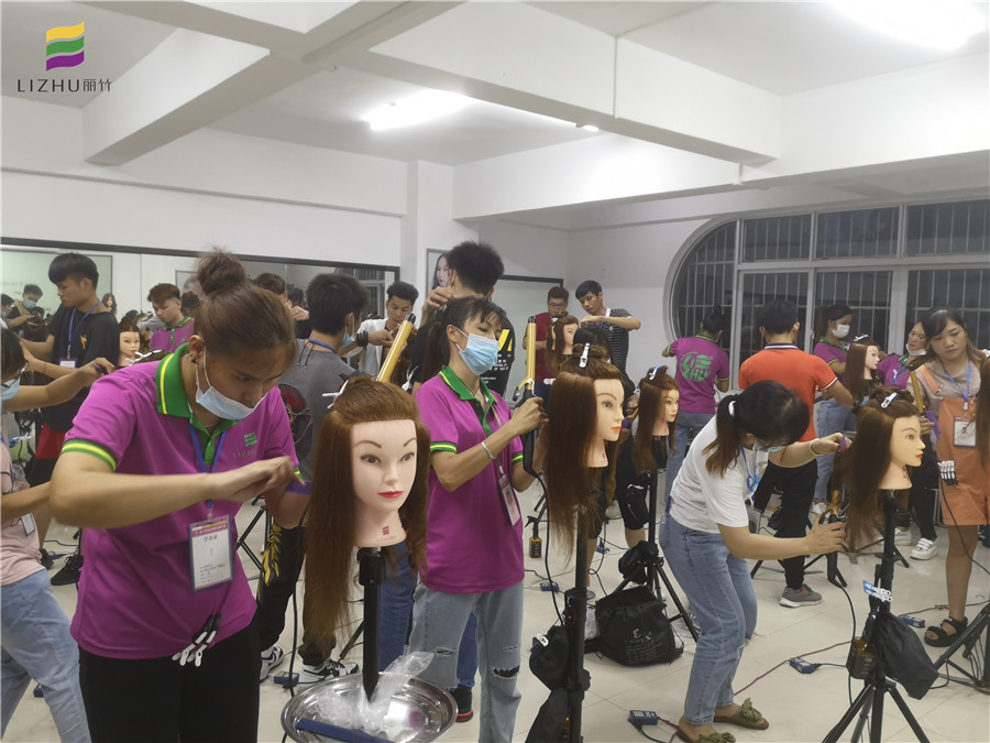 廣西美發(fā)師學(xué)什么？電棒使用技巧了解下