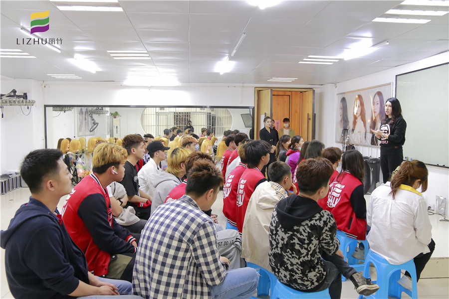 來(lái)廣西南寧美發(fā)學(xué)校學(xué)技能，就業(yè)有保障