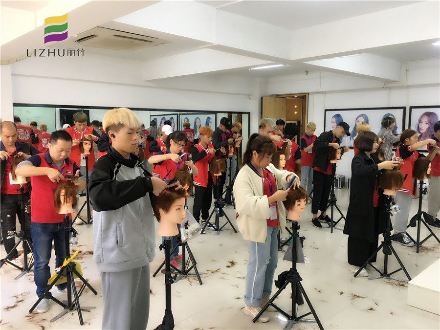 怎么判斷你是否合適剪短發(fā)？南寧美發(fā)師培訓(xùn)班教你