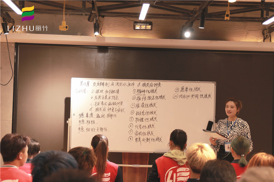 直擊美發(fā)課堂，感受廣西好的美發(fā)學校氛圍