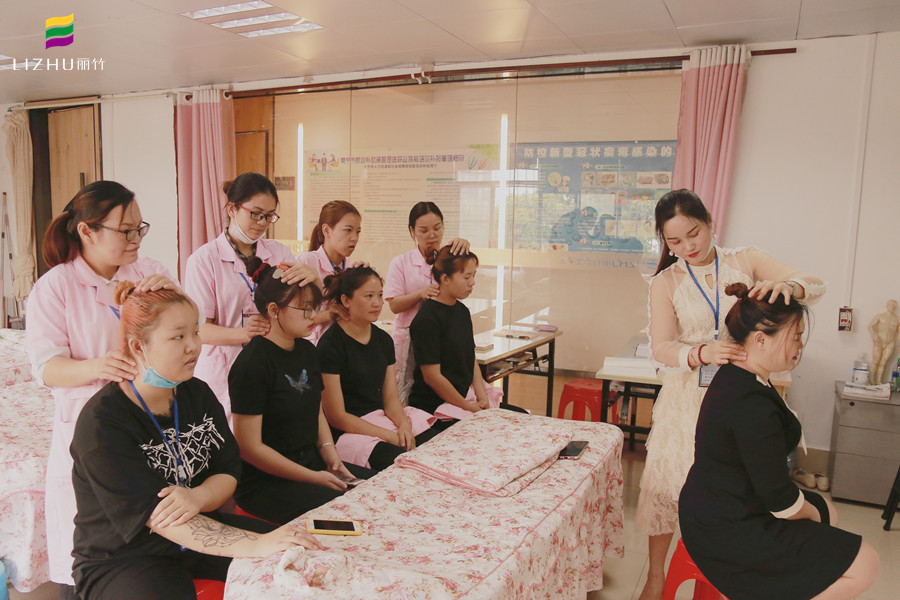 常見(jiàn)中醫(yī)推拿手法，廣西美容學(xué)校為你演示