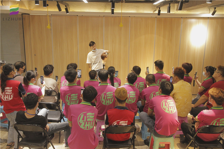 學(xué)“起發(fā)角”看廣西專業(yè)的美發(fā)培訓(xùn)是哪家