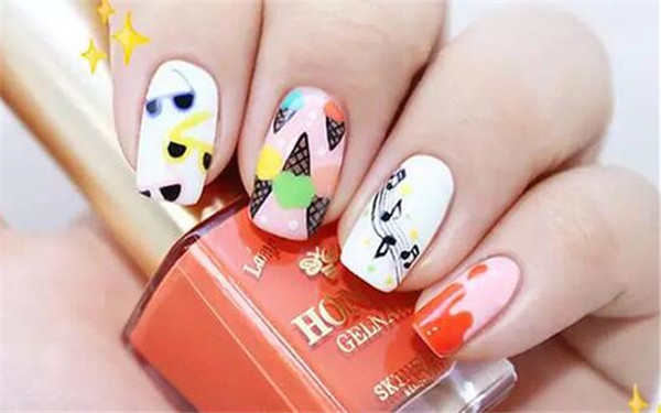 學(xué)習(xí)冰淇淋美甲教程，和廣西人氣高的美甲學(xué)校過夏天