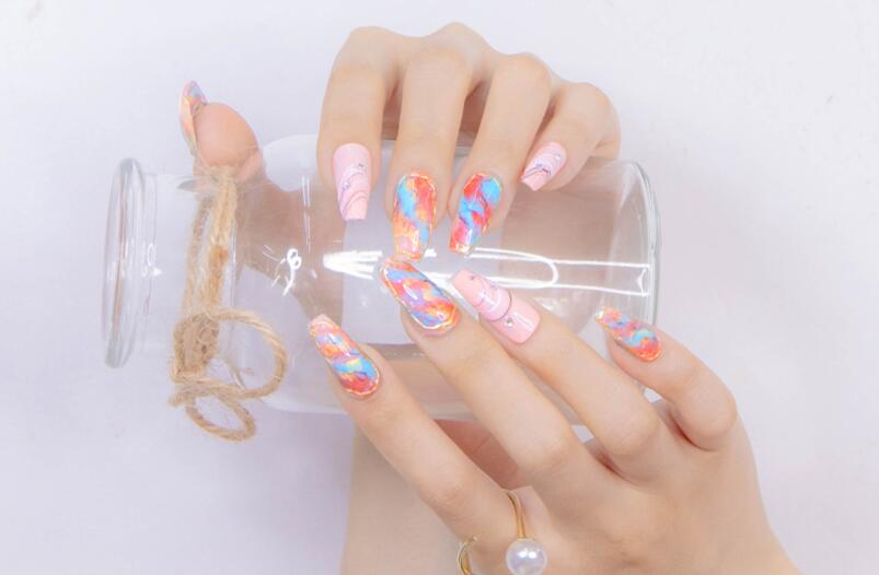 南寧美甲學(xué)校：日式暈染美甲