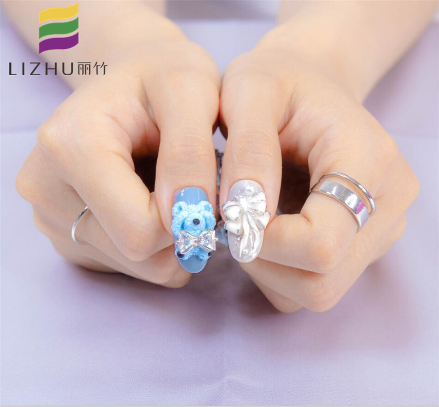 可愛卡通雕花美甲，精湛技法展示廣西美甲學(xué)校哪家技術(shù)好