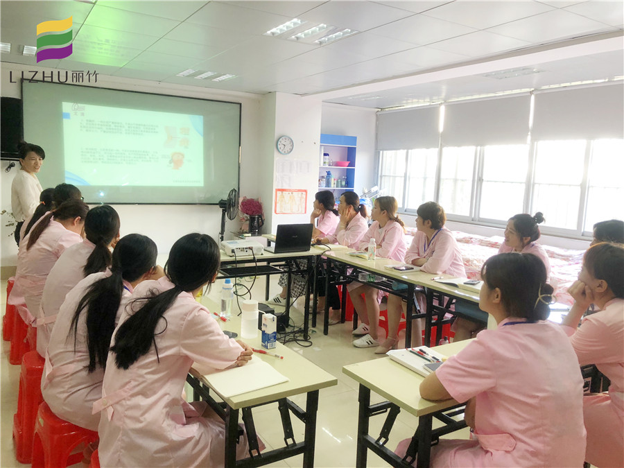 南寧美容學(xué)校舉辦肩椎知識(shí)分享課程