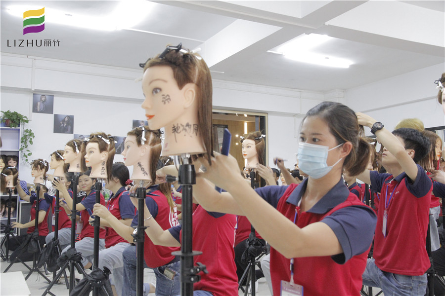 那些只有在廣西正規(guī)美發(fā)學(xué)校才會(huì)教的技術(shù)