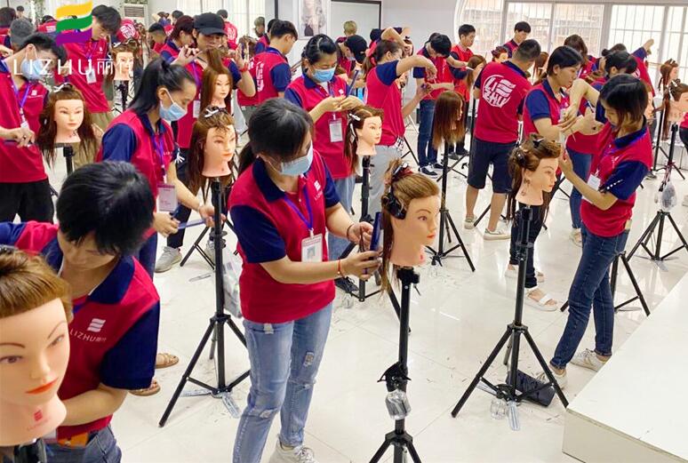 圓形層次修剪是什么？南寧美發(fā)專業(yè)學(xué)校來(lái)教你