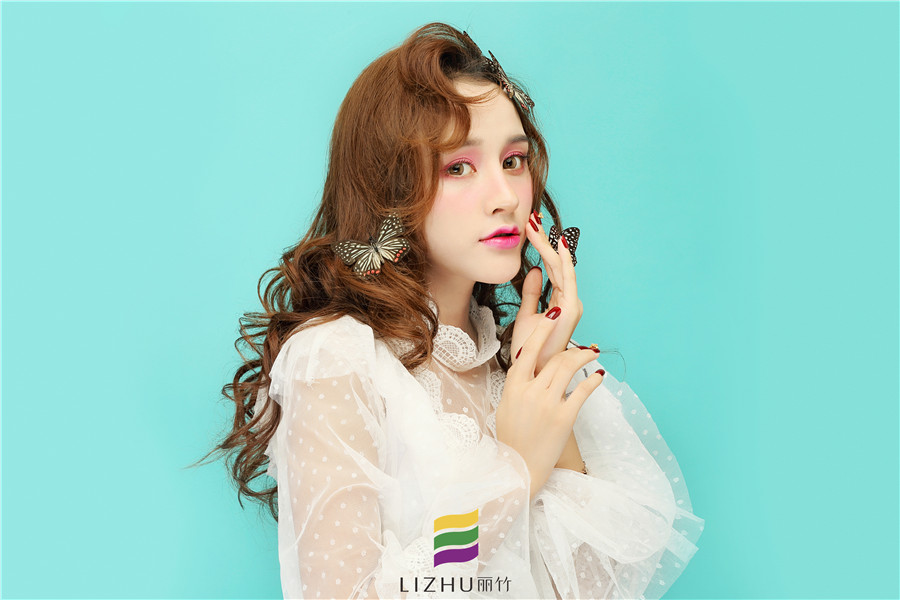 南寧專業(yè)化妝學(xué)校教你如何才能畫出夏日妝容的清透感