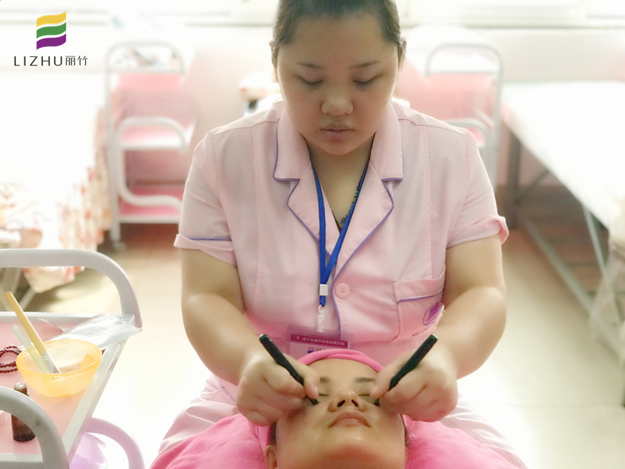 南寧美容學(xué)員畢業(yè)感言：美容學(xué)的東西無(wú)限大