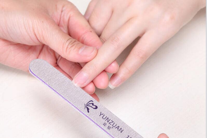 做美甲為什么要打磨？南寧美甲學(xué)校幫你揭秘