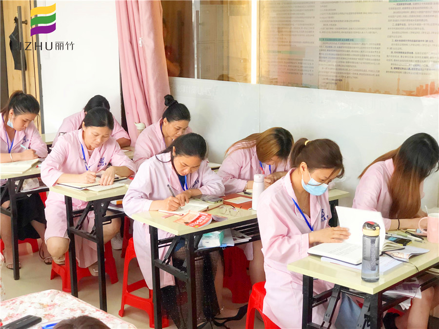 美容師為什么要學(xué)理論知識？南寧專業(yè)美容培訓(xùn)告訴你