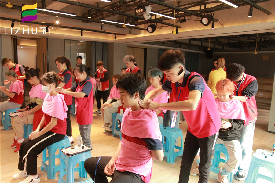 學(xué)美發(fā)為什么要學(xué)按摩？南寧專業(yè)美發(fā)學(xué)校告訴你