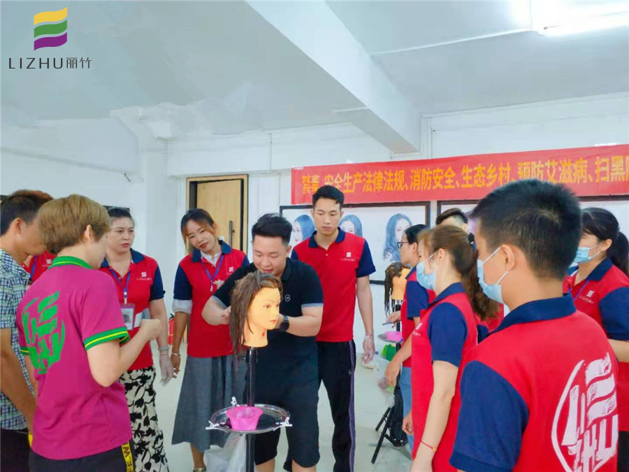 南寧專業(yè)的美發(fā)學(xué)校有哪些？來麗竹學(xué)校看看