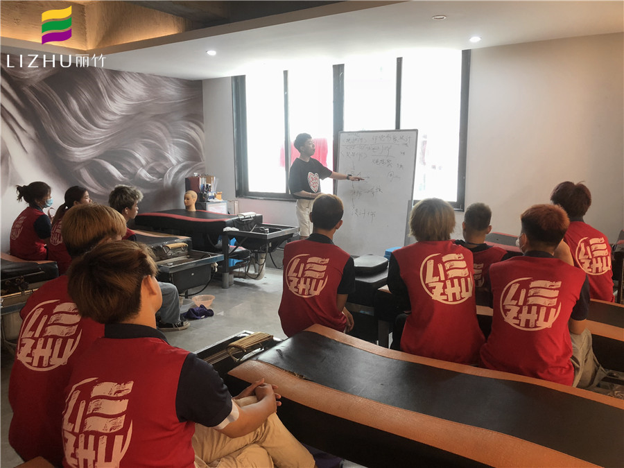 找工作？來(lái)廣西南寧美發(fā)學(xué)校就業(yè)宣講會(huì)看看