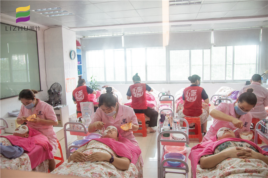 想知道美容如何拓客？快來(lái)廣西美容課堂看看