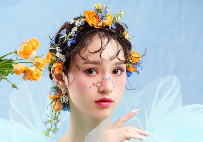南寧化妝培訓(xùn)學(xué)校作品：減齡鮮花造型