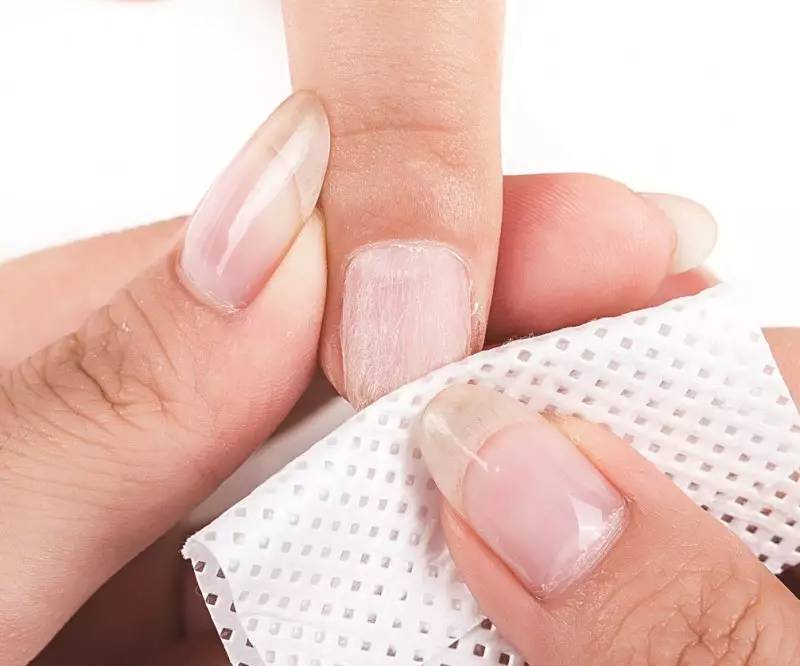 專業(yè)美甲護(hù)理技巧，詮釋廣西排名前十美甲學(xué)校的魅力