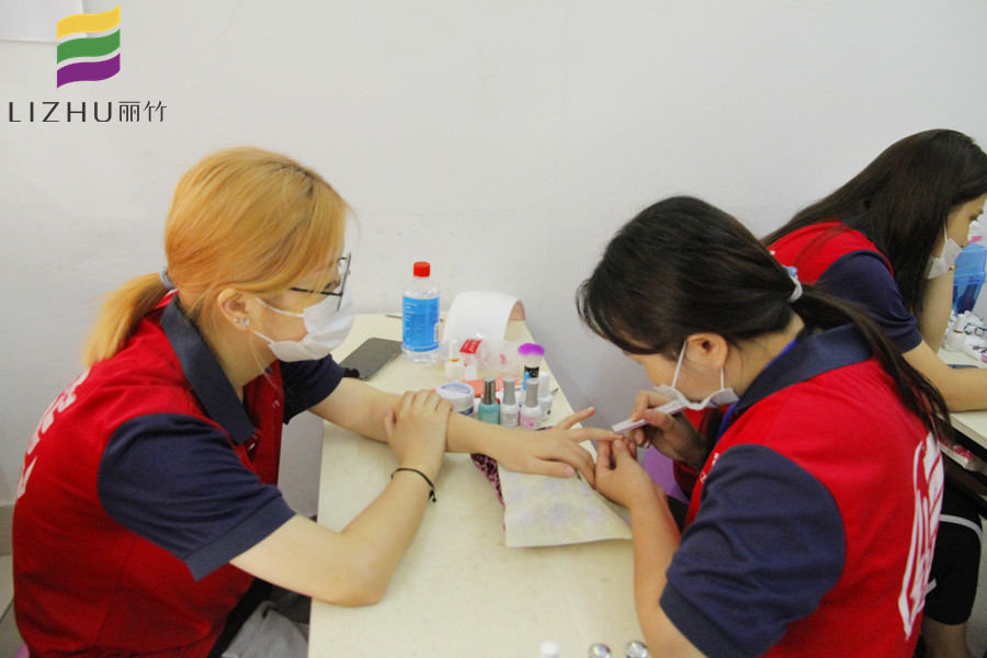 南寧美甲學校告訴你為什么要學美甲？